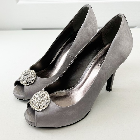 Roberto Vianni Silver Grey Satin Peep-Toe Platform Heels with Rhinestones Size 7 - Picture 5 of 15